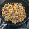 香ばし魚肉ソーセージのガーリックペッパーチャーハンの工程4