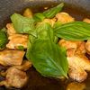炒めるだけで本格的！バジル香る台湾チキン（三杯鶏）の工程5