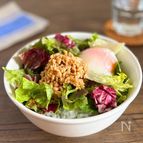 【レタス大量消費】レタスたっぷり！そぼろ温玉丼