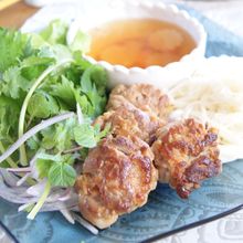 そうめんで作る、豚こま団子のブン・チャー