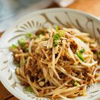 5分ですぐうま。『もやしの韓国風肉そぼろ炒め』節約・ワンパン
