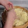 極太の焼きそば麺（蒸し麺）の作り方♪の工程2