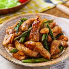 【胃袋掴むスタミナ味】豚肉とアスパラの甘辛ひと口トンテキ♪