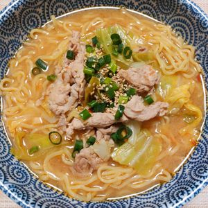 よっこの作ってみた!投稿(【キャベツと豚肉の味噌スープ麺】お好きな麺で味わう濃厚味噌味)