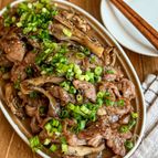 豚こまと舞茸《にんにく麺つゆバター炒め》