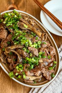 豚こまと舞茸《にんにく麺つゆバター炒め》
