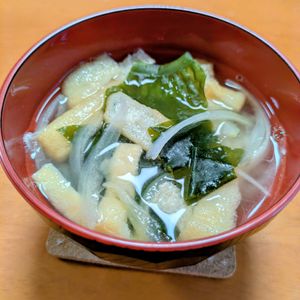 ゆきまる🐬🫧の作ってみた!投稿(『玉ねぎと油揚げとわかめのお味噌汁』)