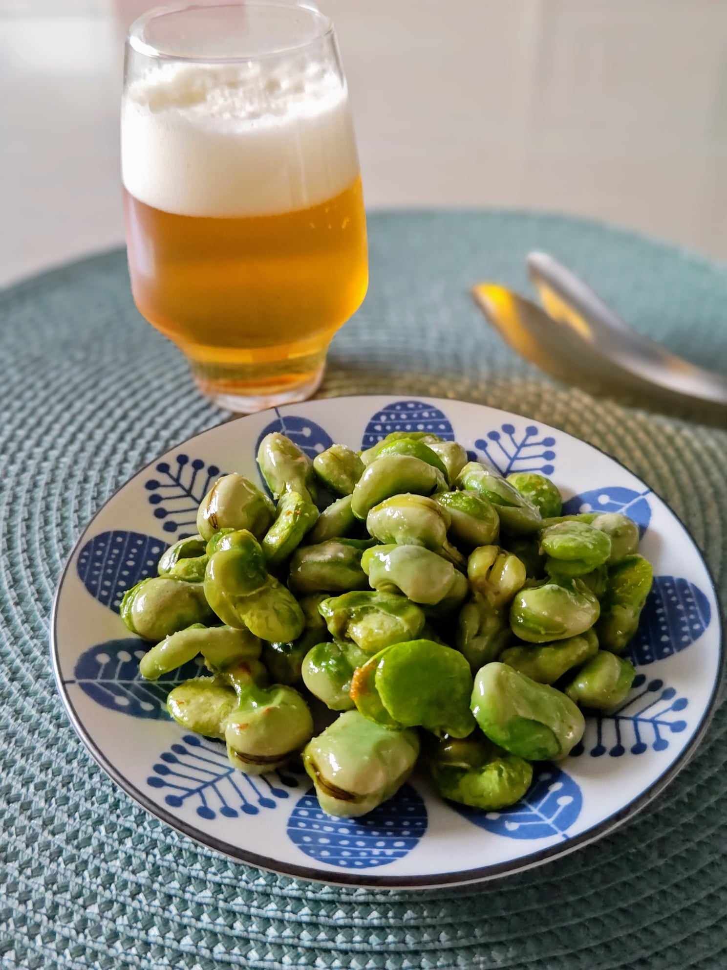 そら豆の素揚げ】ほくほく美味しい。ビールのおつまみに。 | レシピ