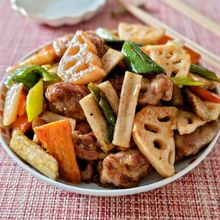 やみつき!【豚肉とごぼうとレンコンの甘辛酢炒め】風邪予防にも