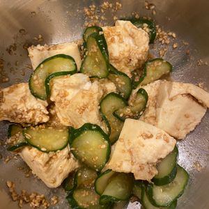 おかか昆布🍙の作ってみた!投稿(【崩し豆腐ときゅうりのごま和え】さっぱり箸休めにぴったり♪)