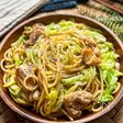 鶏肉とキャベツの《だし香る♡ガリバタ絶品パスタ》