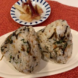 ぐ〜たら子の作ってみた!投稿(【梅塩昆布のもち麦おにぎり】)