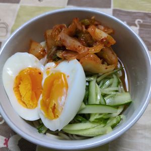 エリーの作ってみた!投稿(そうめんで作る♪さっぱり美味しい焼肉屋さんの冷麺風)