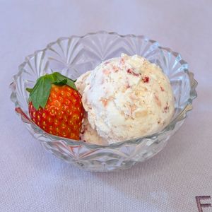 𝔂𝓾𝓶𝓲🍓の作ってみた!投稿(フレッシュいちごの濃厚いちごアイス♪)