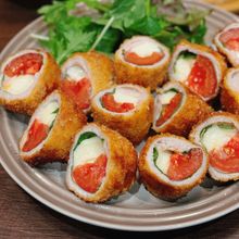 【トマトとモッツァレラの肉巻きフライ】
クリスマスにも◎♪