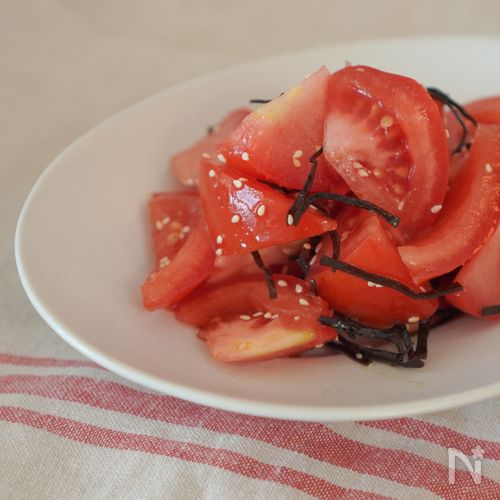 無心で作れる！トマトのごま塩昆布和え