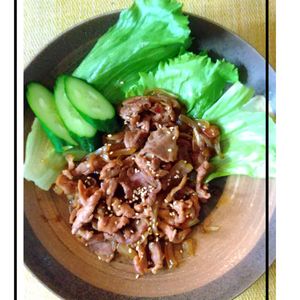 チョロリスの作ってみた!投稿(たっぷり千切りキャベツと一緒に食べる♡『豚こま肉の生姜焼き』)