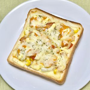 キャピタンの作ってみた!投稿(ピザ屋さん風♪めちゃウマ♡エビマヨピザトースト)