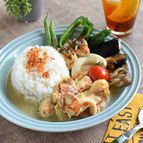 鶏むねで簡単時短！カフェ風チキングリーンカレー＊焼き野菜盛り