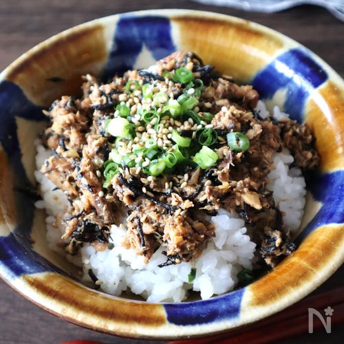 【サバ缶ひじきの旨辛そぼろ】ご飯が消える?!