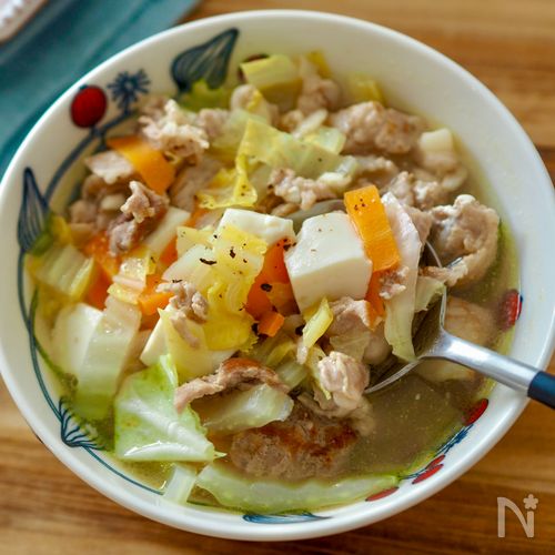 残り野菜を使った【具だくさん白だしスープ】