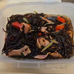 にゃんこさん🐱の作ってみた!投稿(ベーコンと夏野菜のひじき煮)