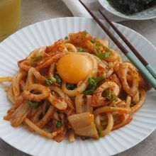 ガツンとおいしい。キムチ焼うどん【簡単・ランチ・調味料1つ】