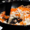 『カレー炒飯』スパイシーさとひき肉のうま味が"五感"を刺激の工程2