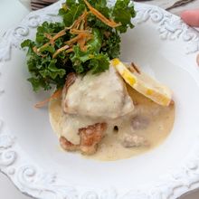 レモン香るシュクメルリ・鶏肉のガーリックチーズクリーム