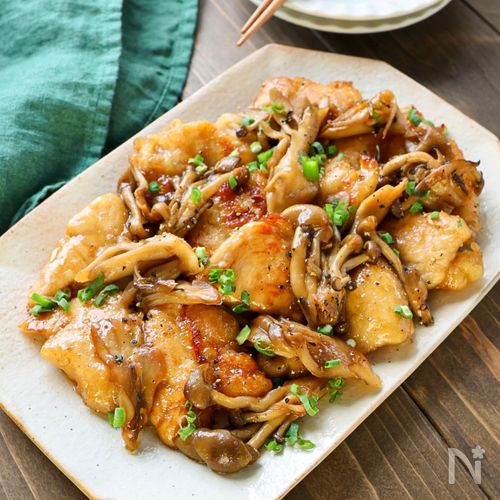 【鶏むね肉ときのこのガリバタソテー】ご飯がどんどん進む✨