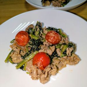 joe sanの作ってみた!投稿(牛こまとほうれん草とプチトマトのクリチオイスター炒め)