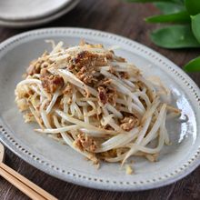 ギュギュッとうまい！『カレーツナフレーク』のもやし炒め