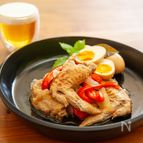 香ばしい焼き目がポイント！鶏手羽先で作る「アドボ」