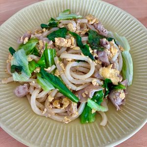 りぃママの作ってみた!投稿(豚バラとレタスの香ばし焼きうどん【卵入りで大満足】)