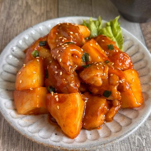 ご飯泥棒♩旨辛鶏じゃが炒め