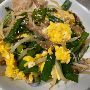 1465412料理経験3年生の作ってみた!投稿(【豚もやしニラたま】10分で完成!パパっと美味しく栄養満点♪)