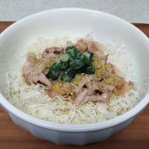 ゆの作ってみた!投稿(『ねぎ塩豚キャベツ丼』塩だれでさっぱり美味♬簡単どんぶり◎)