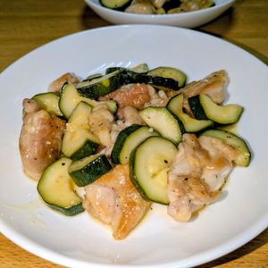 joe sanの作ってみた!投稿(ご飯がすすむ！《ズッキーニと鶏ももの塩だれ炒め》)