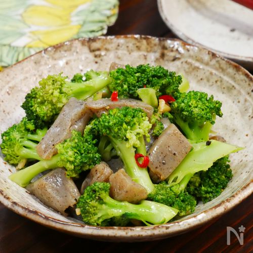 やみつき副菜♪ブロッコリーとこんにゃくのペペロン風炒め