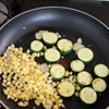 バター醤油風味【牛肉とズッキーニととうもろこしの炒め物】の工程3