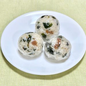 キャピタンの作ってみた!投稿(炊きたてご飯に混ぜるだけ！【わかめご飯】懐かしい給食の味)