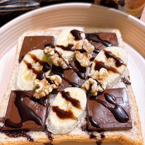 ねこまりも🐈‍⬛の作ってみた!投稿(板チョコで＊バナナとくるみのチョコトースト)
