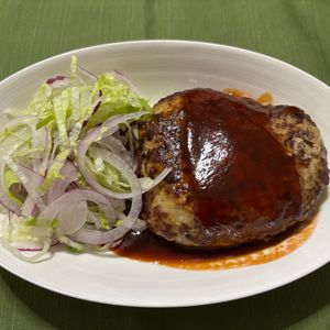 こならの作ってみた!投稿(【絶品チーズINハンバーグ】簡単デミソース♡肉汁が溢れ出る！)