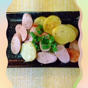 チョロリスの作ってみた!投稿(魚肉ソーセージとじゃがいもの麺つゆバター炒め)