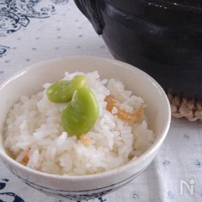 そら豆と干しえびの炊き込みご飯。