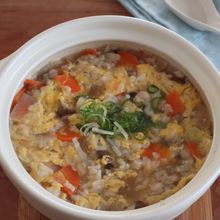 残り野菜で賢く養生。心と身体を労わる、じんわりリセット雑炊。