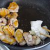 ワンパンで♪鶏肉とかぼちゃの和風クリーム煮の工程1