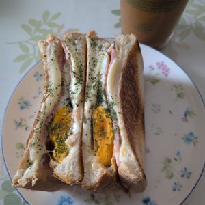 KUMIKOの作ってみた!投稿(フライパンで簡単カフェ風【とろけるハムチーズのホットサンド】)