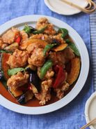 夏野菜と唐揚げの甘酢あんかけ。