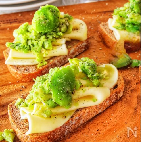 白ワイン蒸しそら豆の簡単タルティーヌ